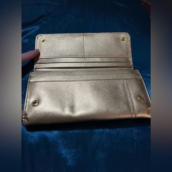 Prada Milano Gold Bow Wallet 🔥 - Picture 4 of 16